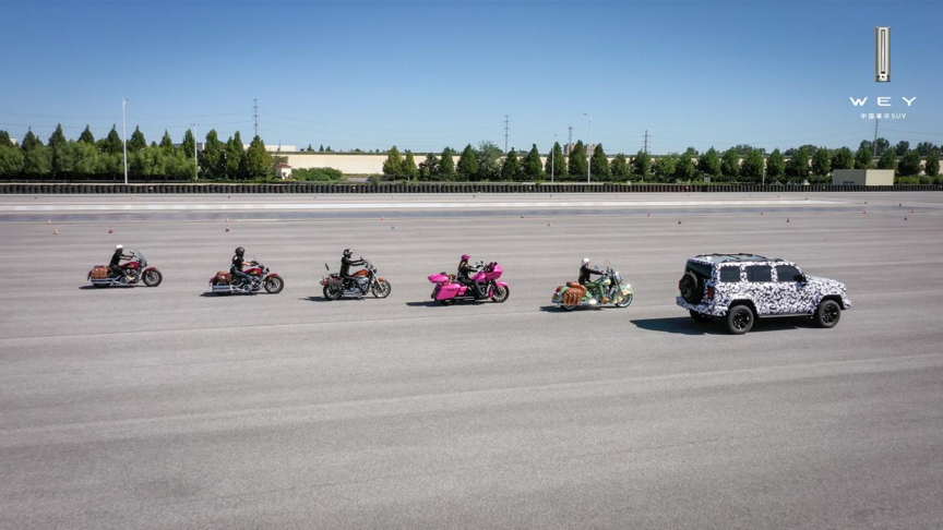 克里夫兰骑士训练开放日，集结日远射贴柱引欢呼，法甲在即，球探报告显示潜力(克利夫兰骑士vs俄克拉荷马城雷霆)